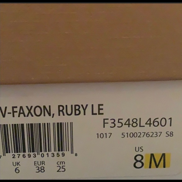 Via Spiga  Ruby Red Strap Heels NIB Sz 8 - Picture 8 of 8